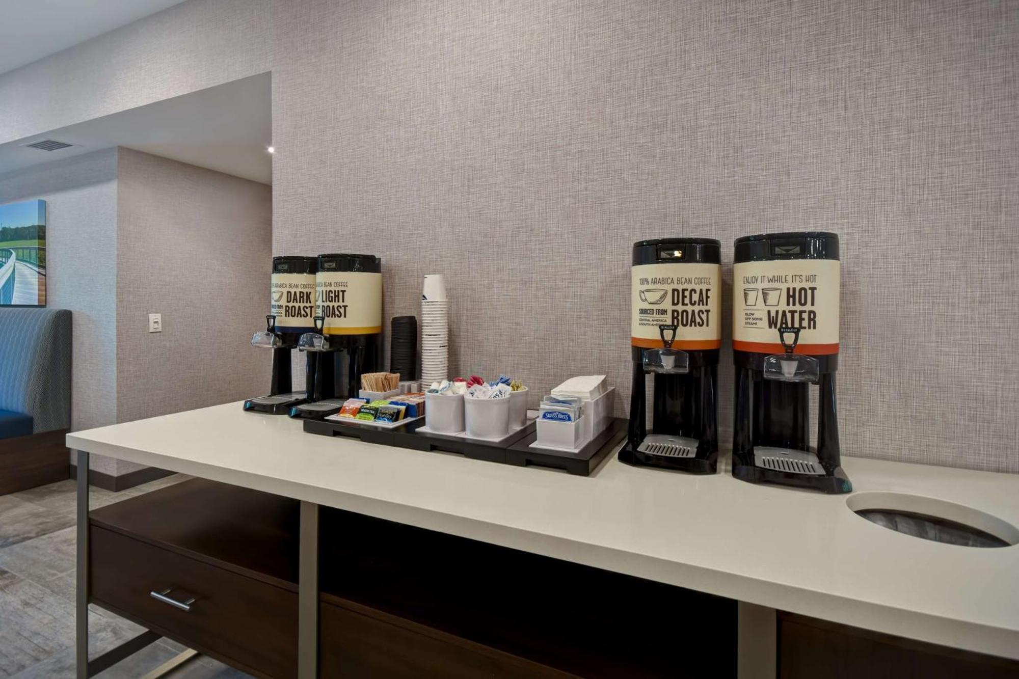 Hampton Inn Potomac Mills Woodbridge Esterno foto