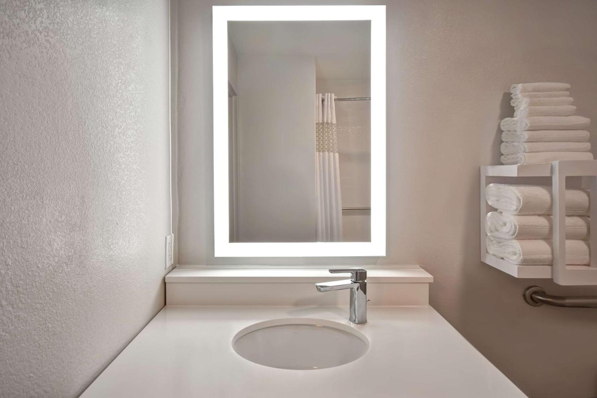 Hampton Inn Potomac Mills Woodbridge Esterno foto