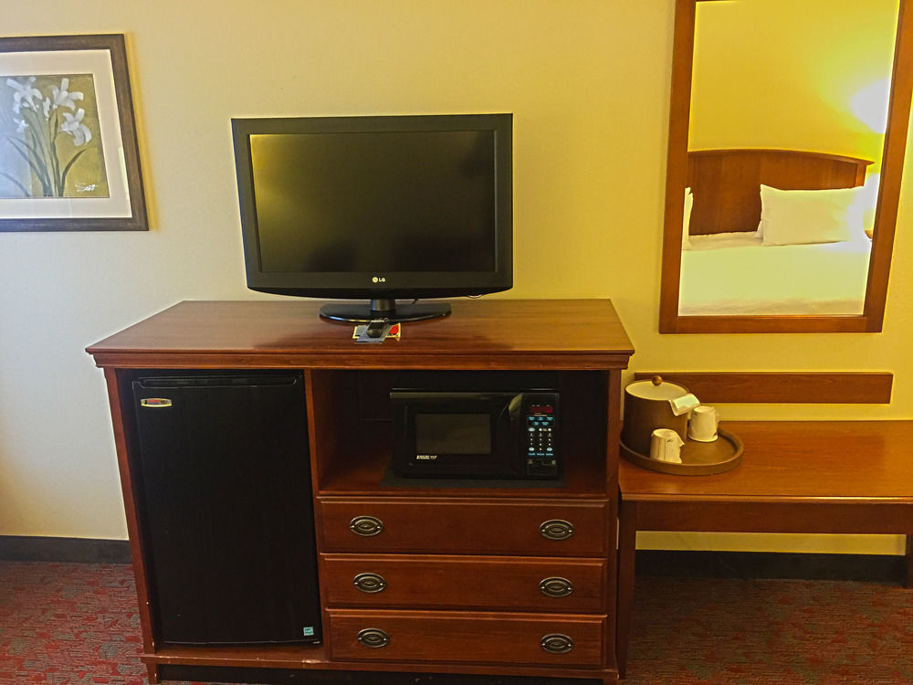 Hampton Inn Potomac Mills Woodbridge Esterno foto