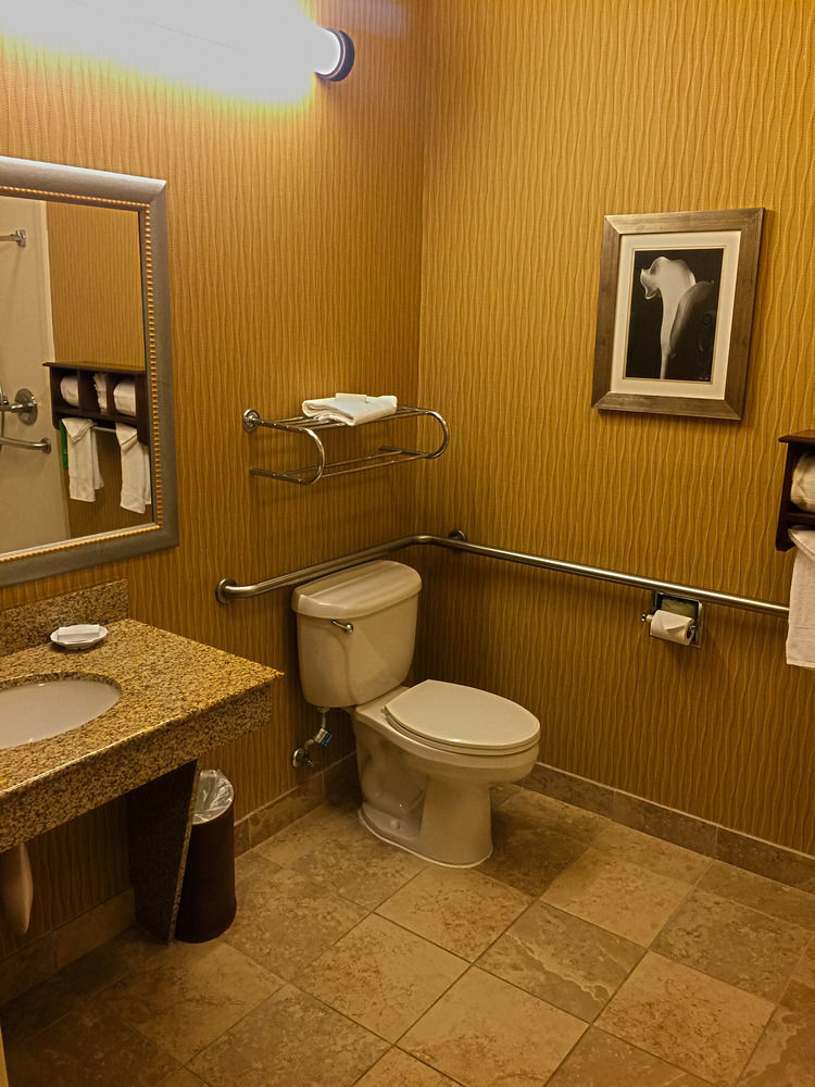 Hampton Inn Potomac Mills Woodbridge Esterno foto